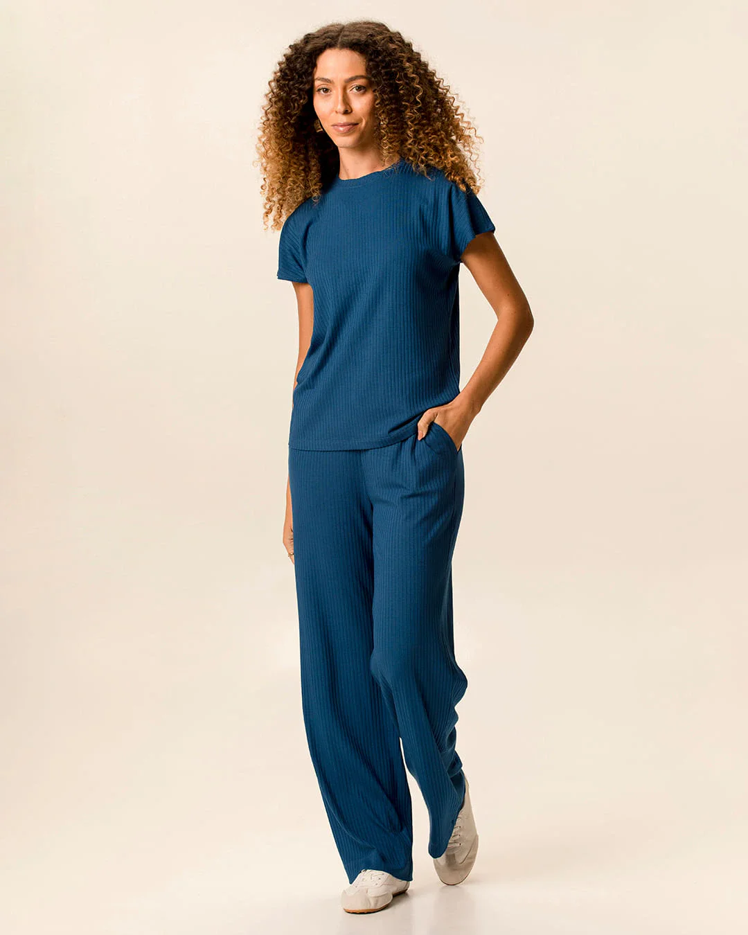 Calça Básica Feminina Wide Leg Bolso Faca Em Malha Viscose Canelada
