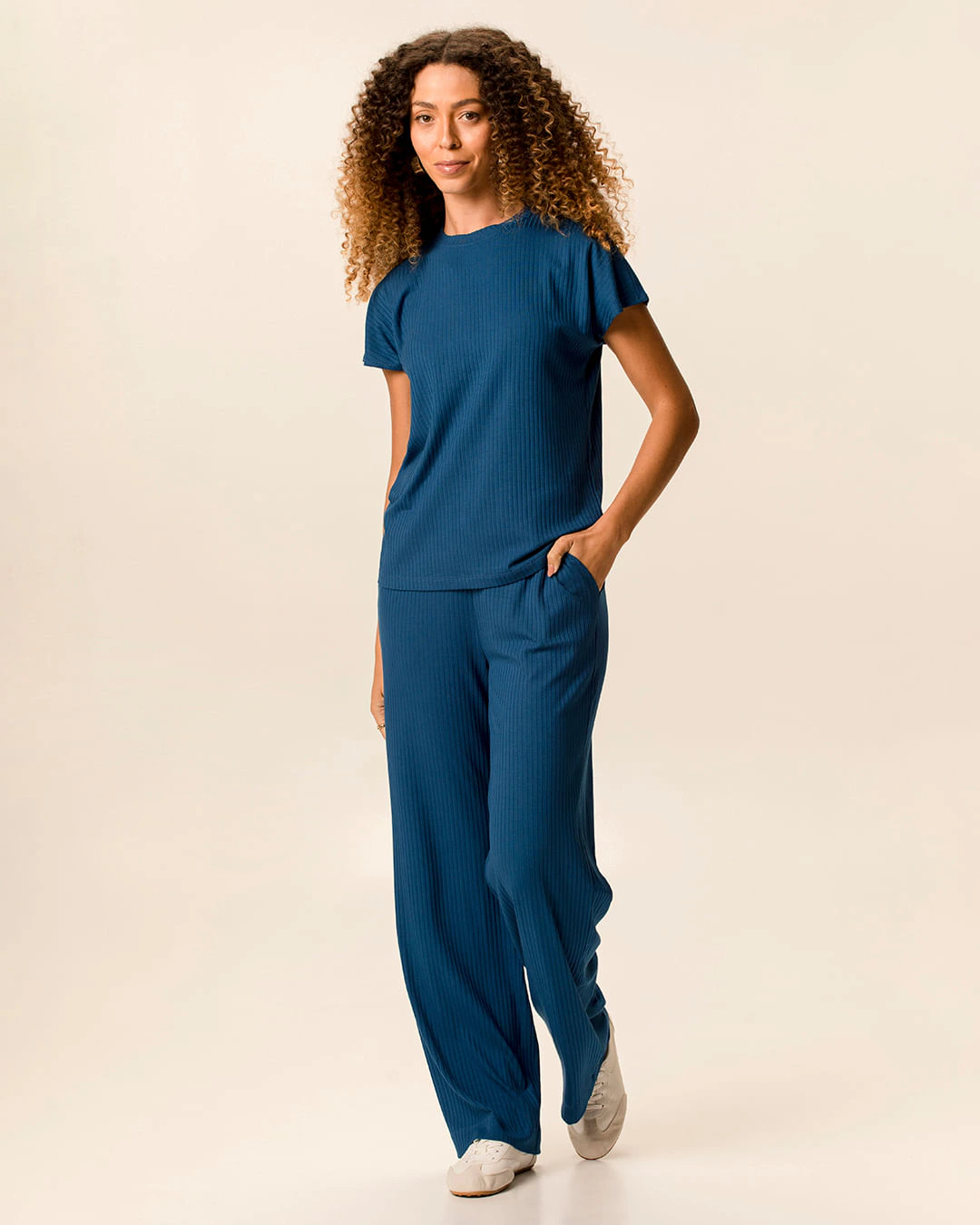 Calça Básica Feminina Wide Leg Bolso Faca Em Malha Viscose Canelada