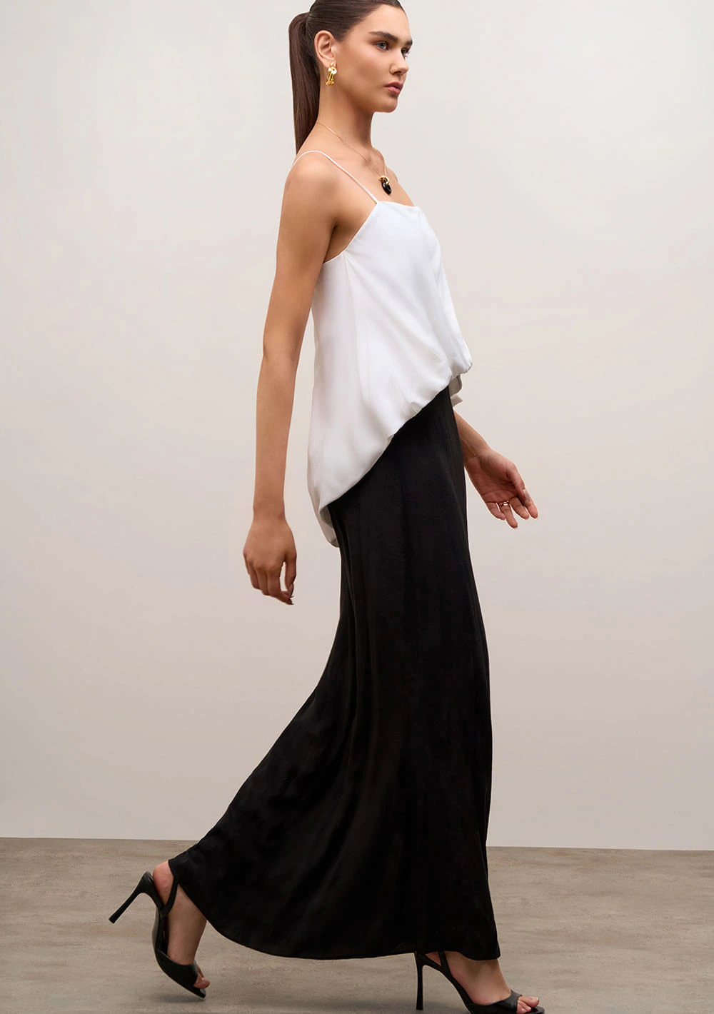 Vestido Iódice Ajustado Decote Reto Com Alça Longo Preto