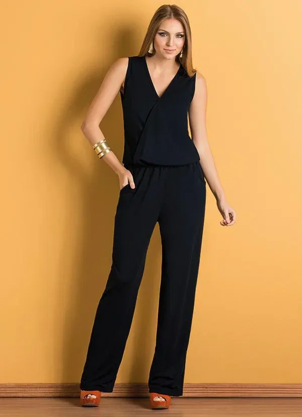 Moda Pop - Macacão Decote Transpassado Preto