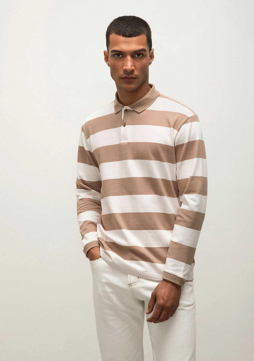 Camiseta Regular Gola Polo Manga Longa Com Listras Off White