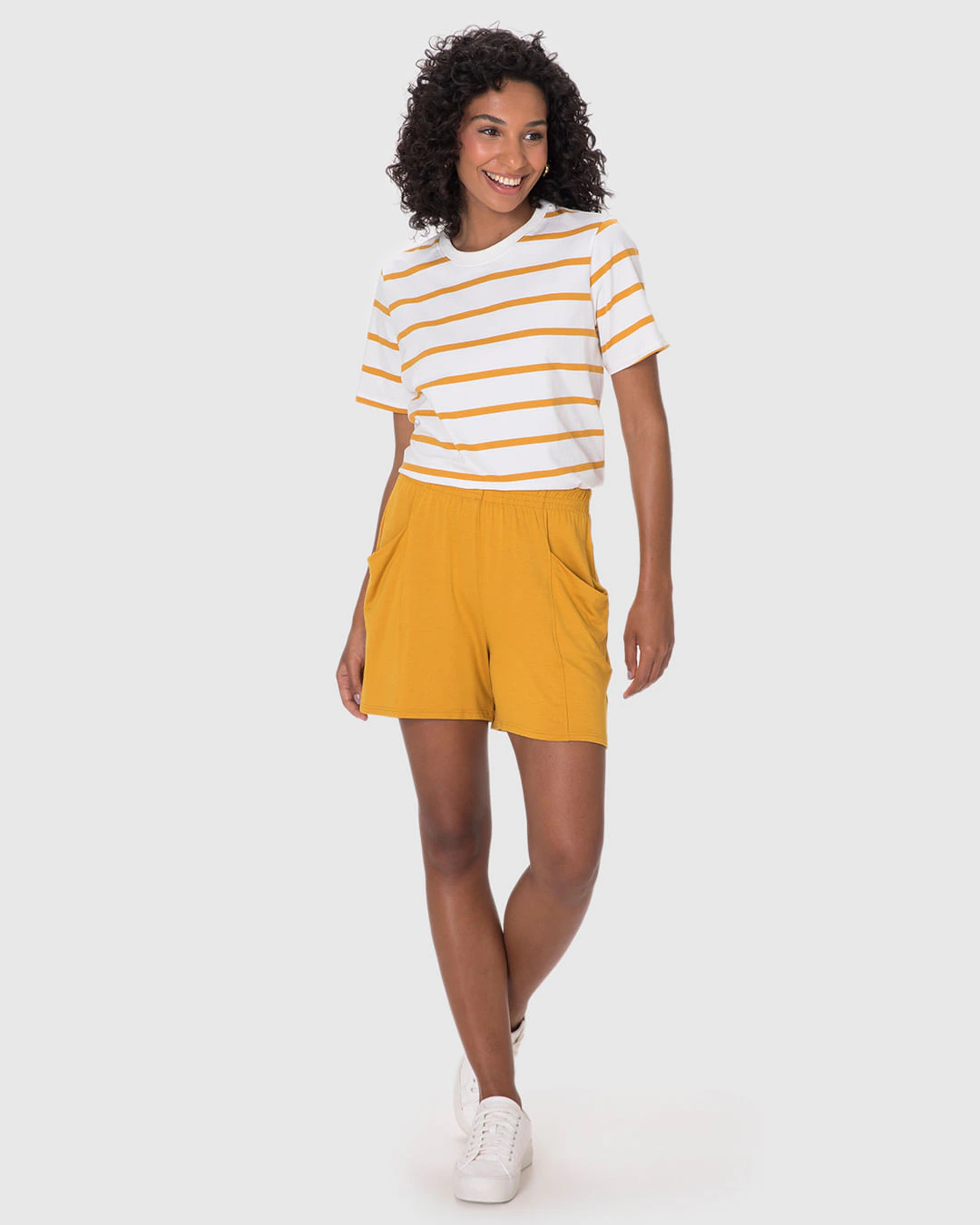 Shorts Alfaiataria Feminino Cós Elástico Em Moletinho De Viscose