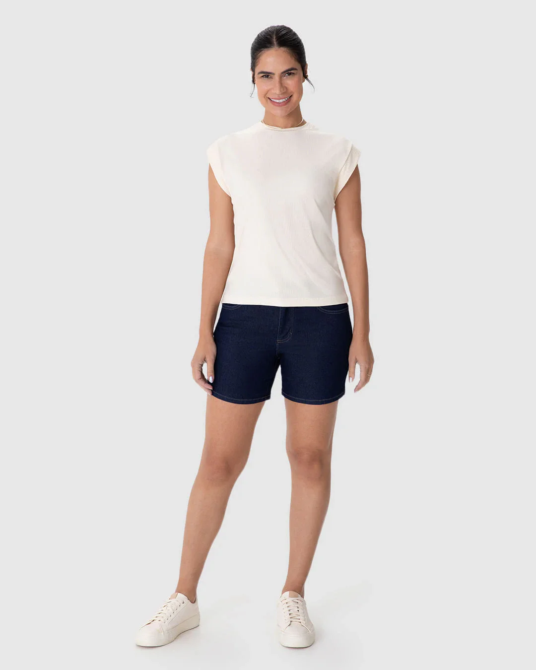 Bermuda Feminina Comfort Cintura Média Em Jeans Com Elastano