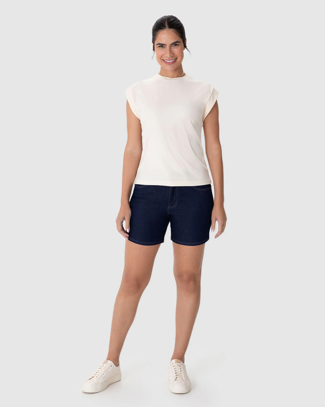 Bermuda Feminina Comfort Cintura Média Em Jeans Com Elastano