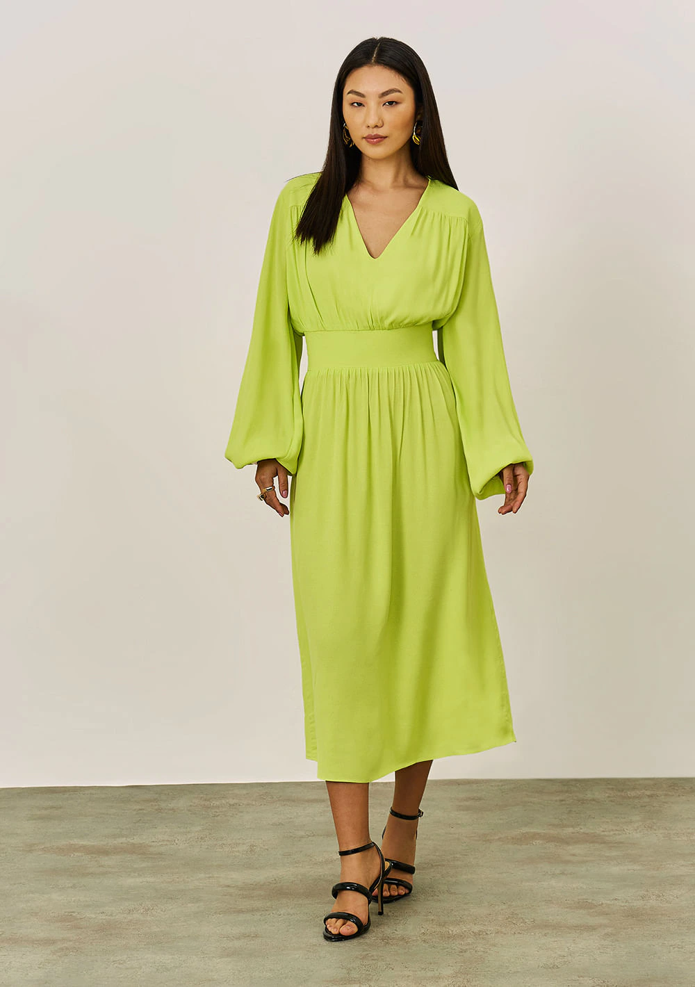 Vestido Iódice Solto Decote V Manga Longa Midi Verde