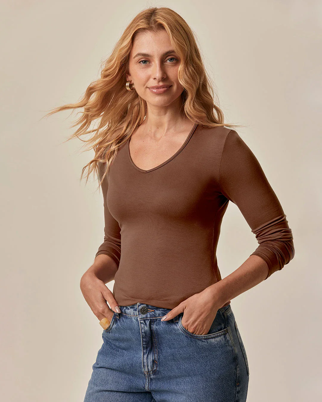 Blusa Básica Feminina Gola V Manga Longa Em Viscose Stretch