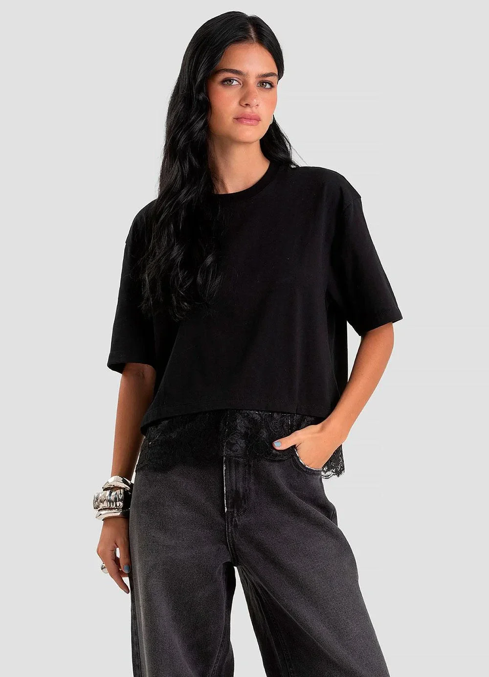 Dianna - T-Shirt Feminina em Meia Malha com Renda Preto