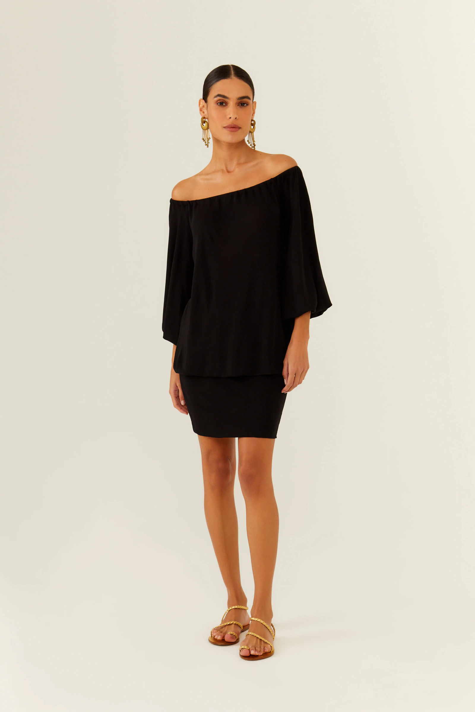 Vestido Curto Ombro a Ombro