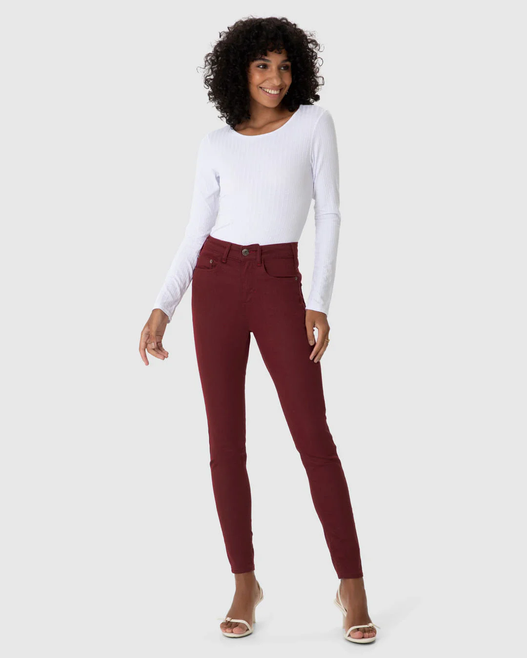 Calça Feminina Skinny Em Sarja Com Elastano
