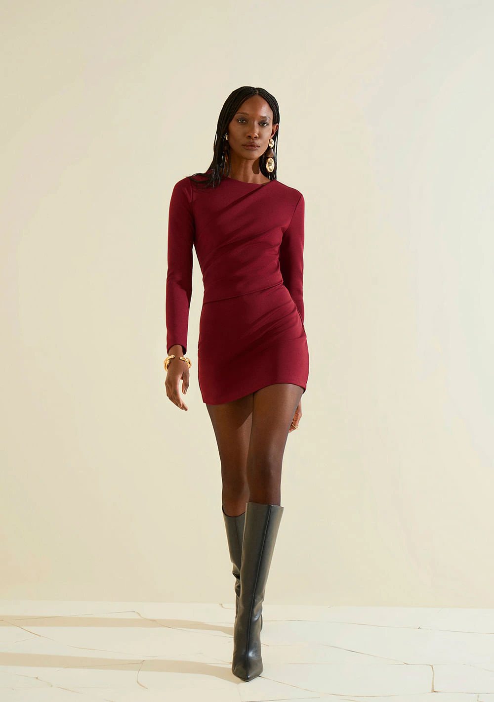 Vestido Morena Rosa Ajustado Decote Careca Manga Longa Curto Bordo