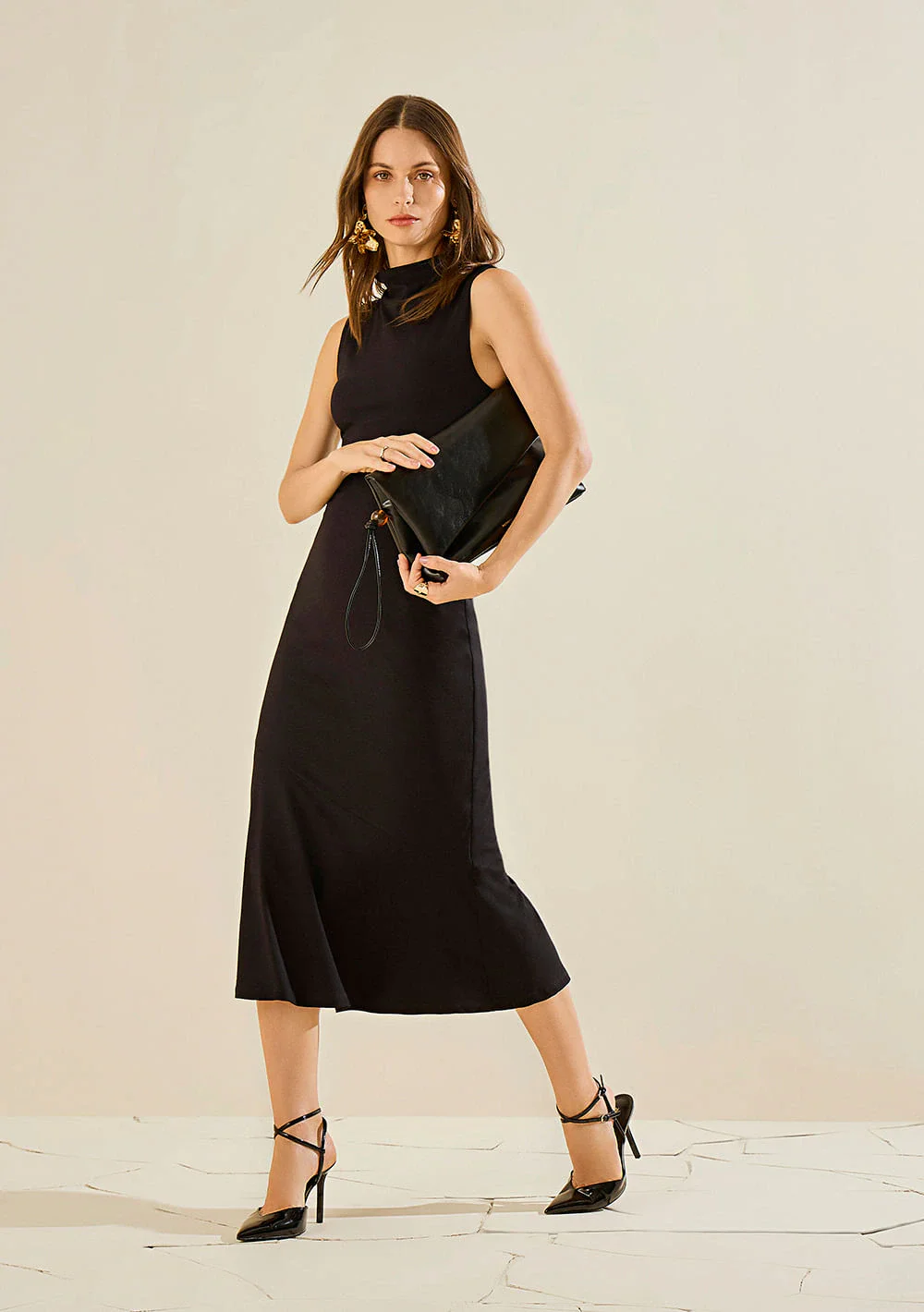 Vestido Morena Rosa Ajustado Gola Alta Sem Manga Midi Preto