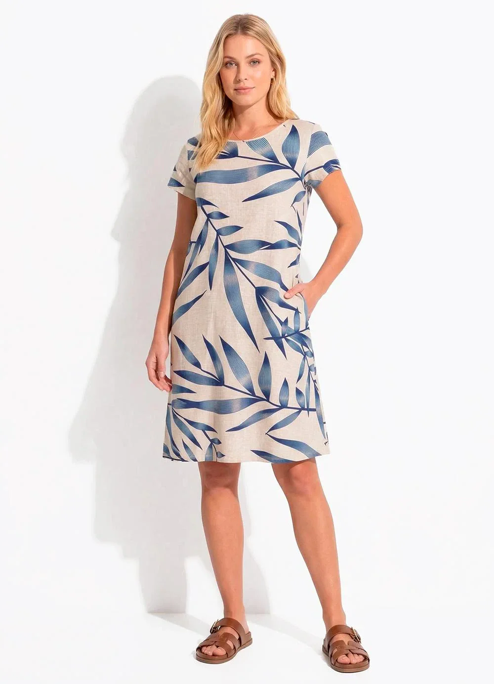 Quintess - Vestido Folhagem Azul com Bolsos e Mangas Curtas