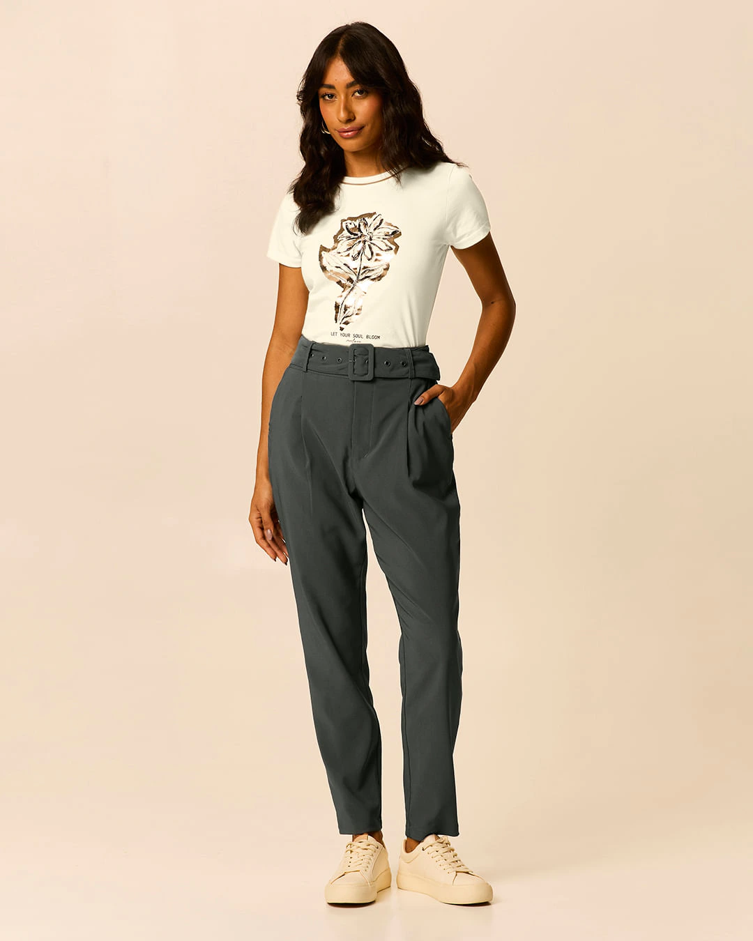 Calça Feminina Carrot Bolso Funcional E Cinto Alfaiataria Com Elastano