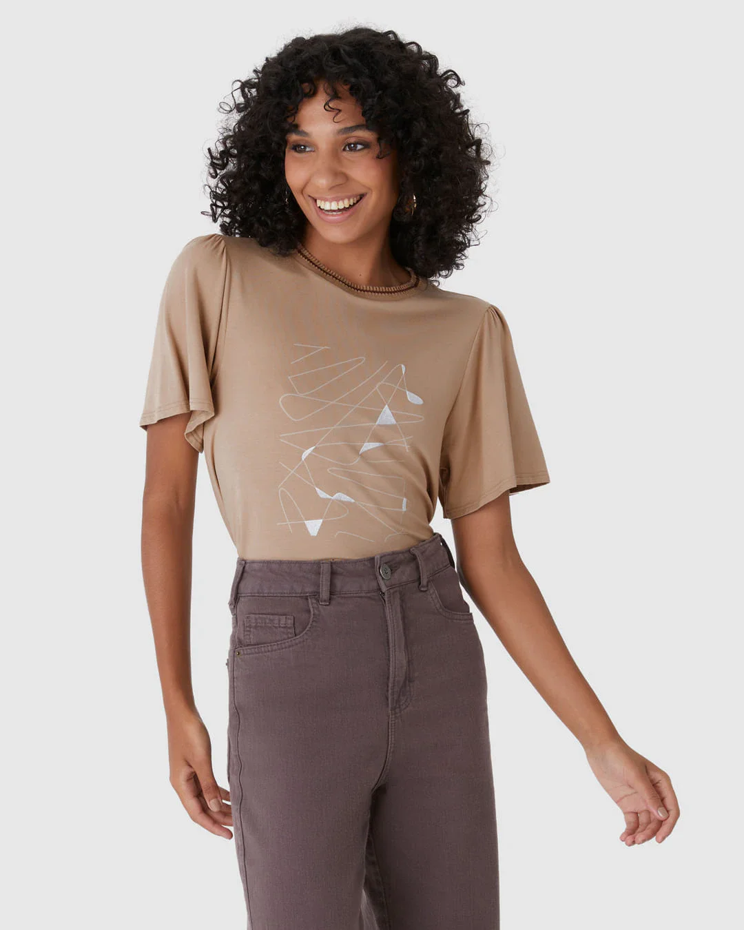 Camiseta Feminina Gola Retilínea Ilustração Frontal Em Viscose Stretch