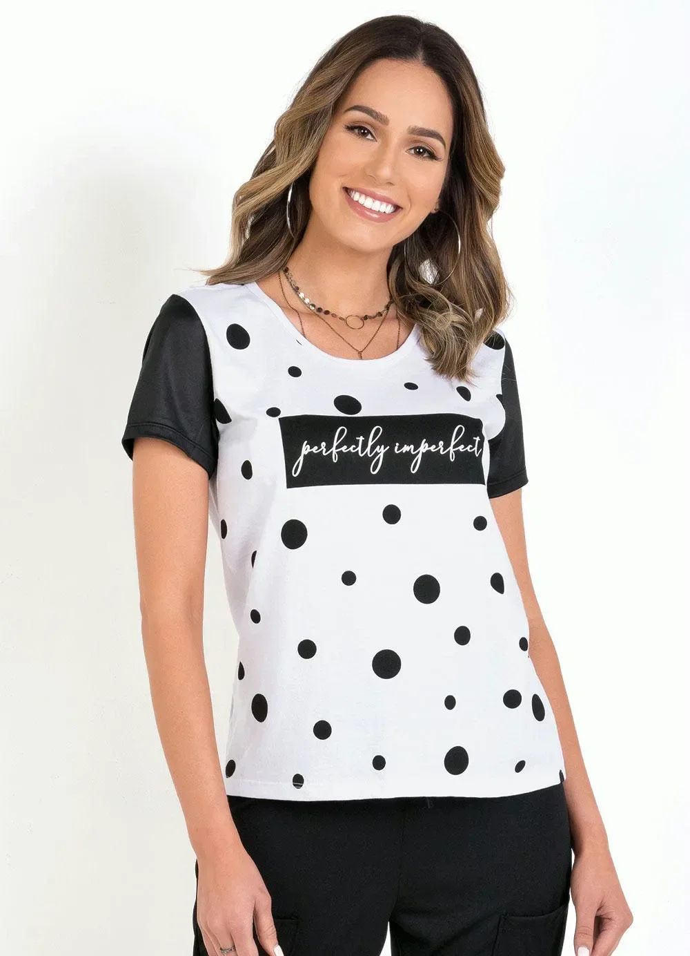 Moda Pop - T-Shirt de Poás Branca com Mangas em Cirrê