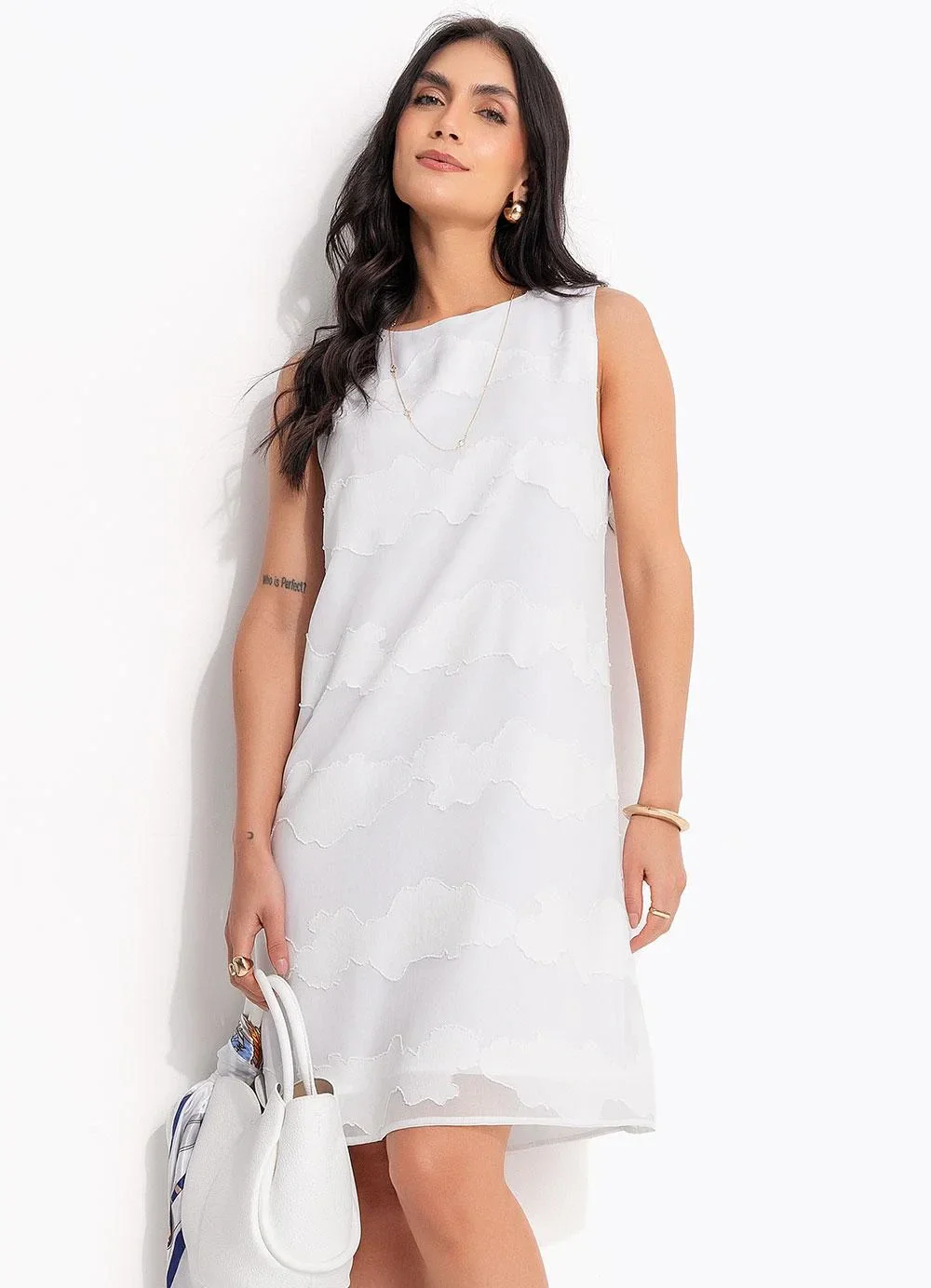 Quintess - Vestido Decorê Branco em Crepe Plano
