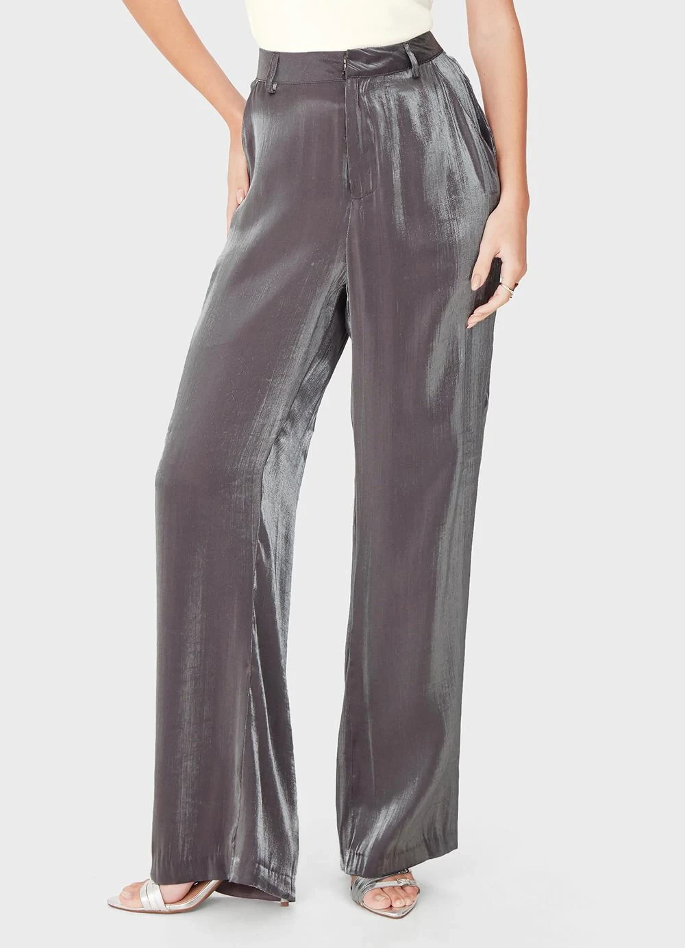 Enfim - Calça Reta em Acetinado Glow Cinza Grafite
