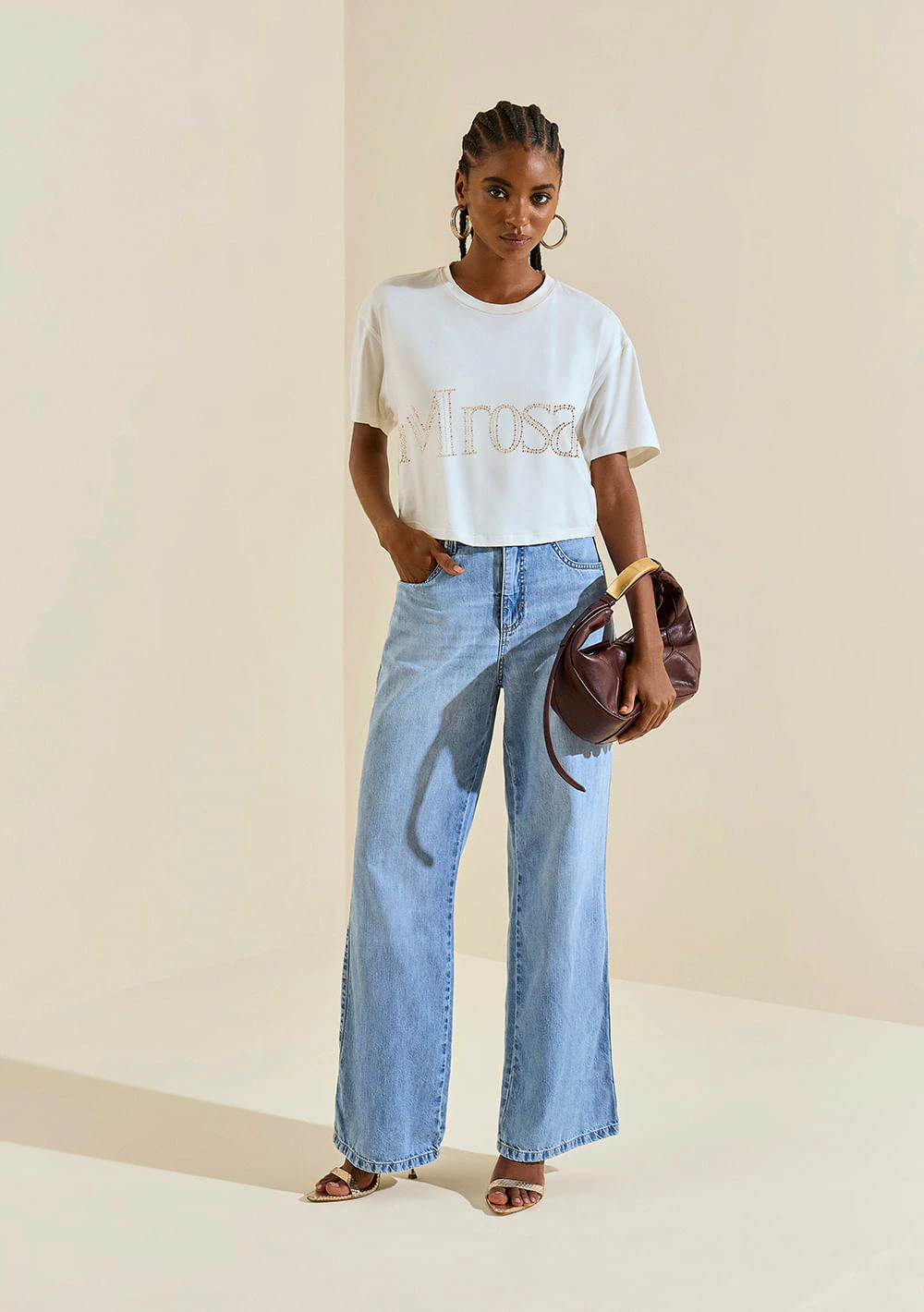 Camiseta Morena Rosa Solta Decote Careca Manga Curta Cropped Off White