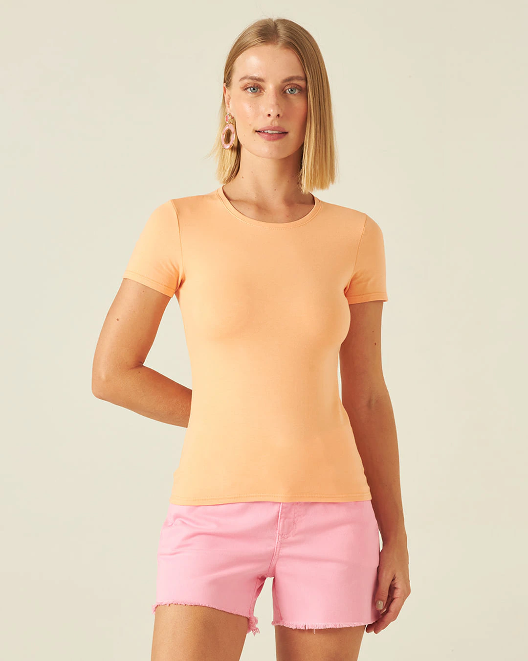 Camiseta Básica Feminina Slim Decote Redondo Em Algodão