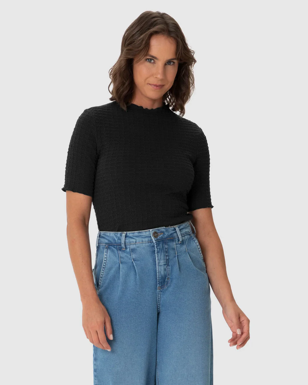 Blusa Feminina Gola Alta Manga Curta Em Jacquard Texturizado