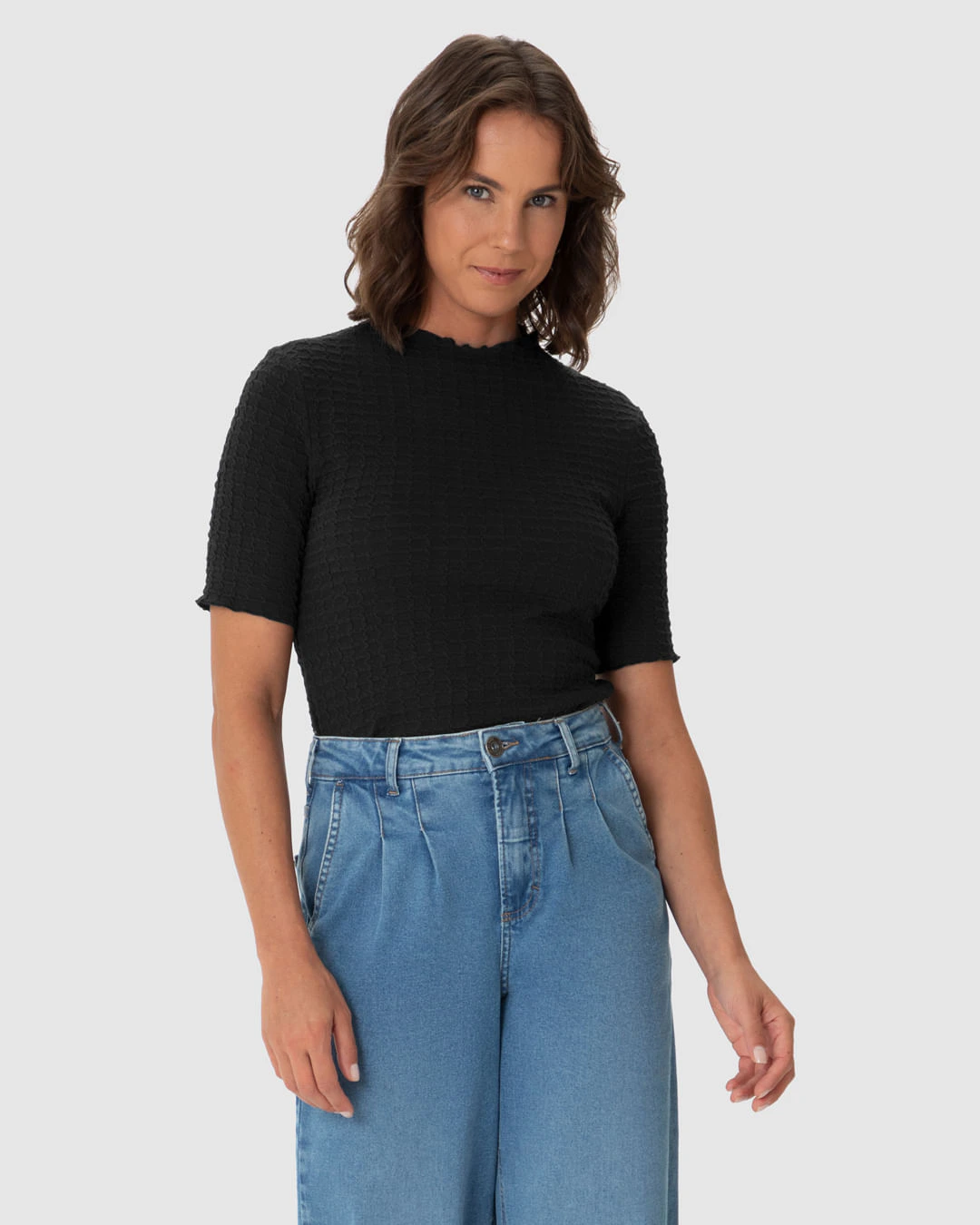 Blusa Feminina Gola Alta Manga Curta Em Jacquard Texturizado
