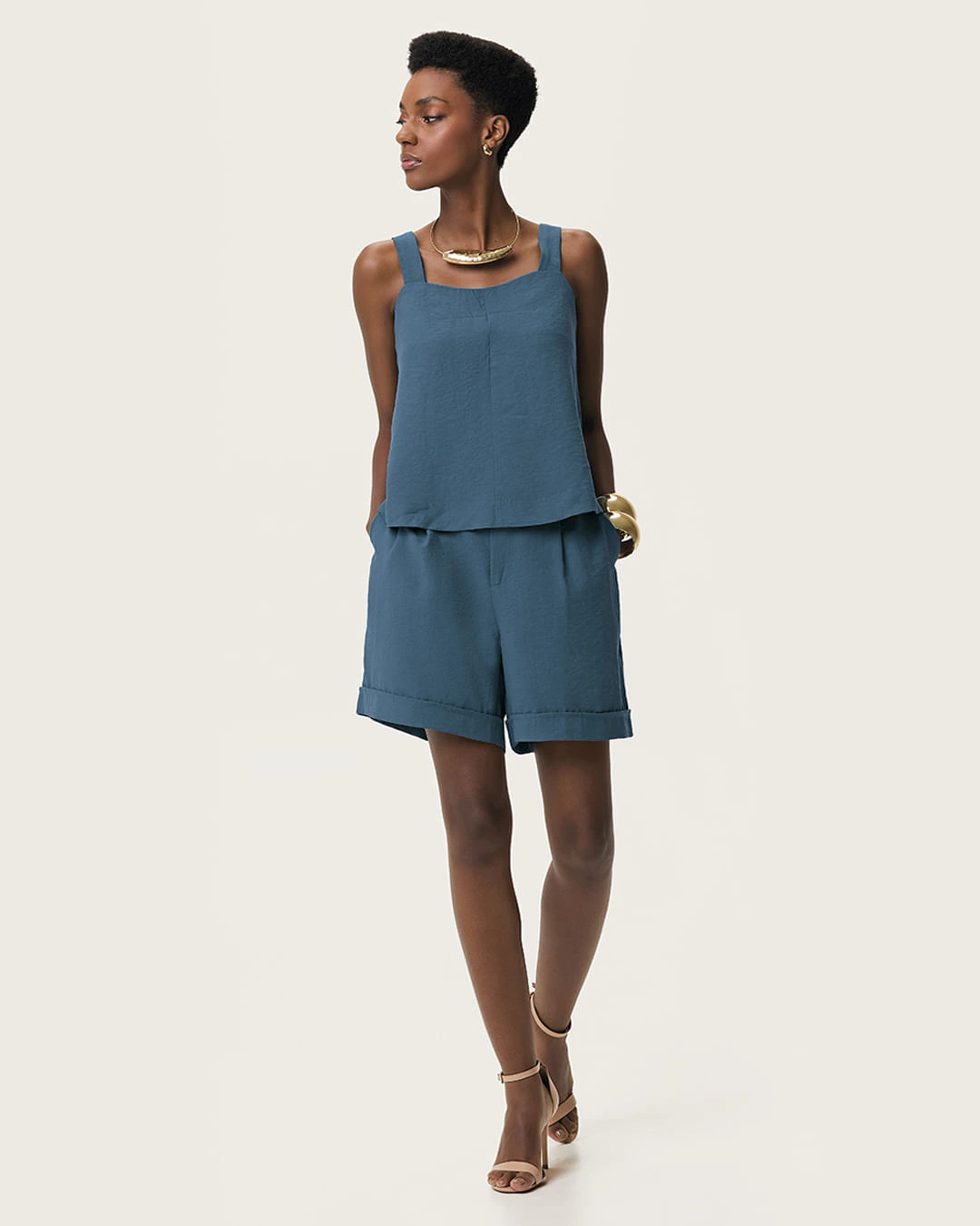 Shorts Feminino Alfaiataria Detalhe Pregas Viscose Sarjada - ENFIM