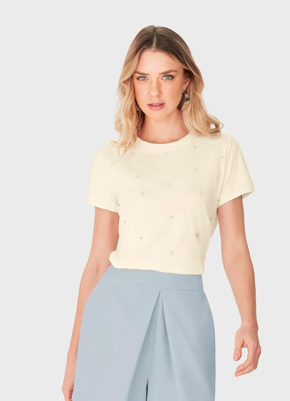 Enfim - Camiseta Slim com Rebites Off White