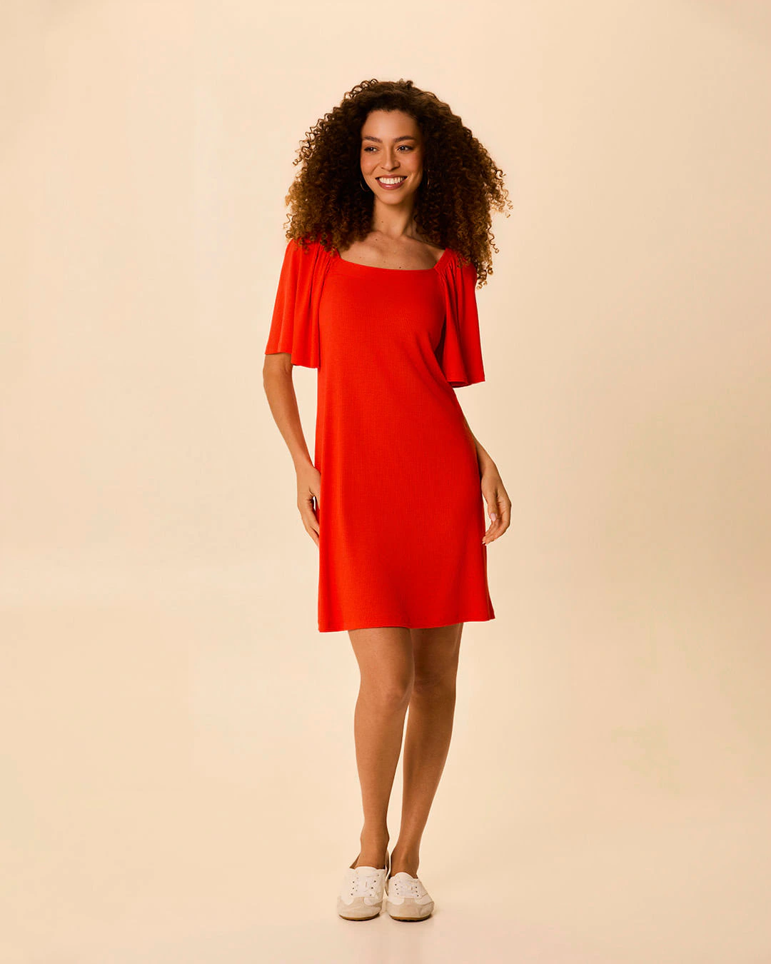 Vestido Feminino Decote Reto Manga Fluida Em Malha Viscose Canelada