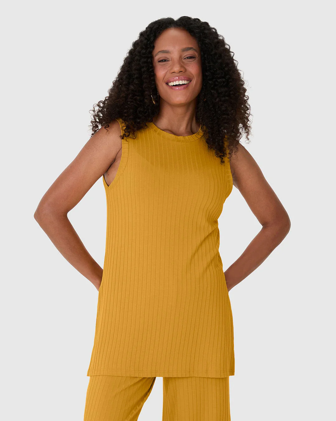 Regata Feminina Reta Fenda Lateral Em Malha Viscose Canelada