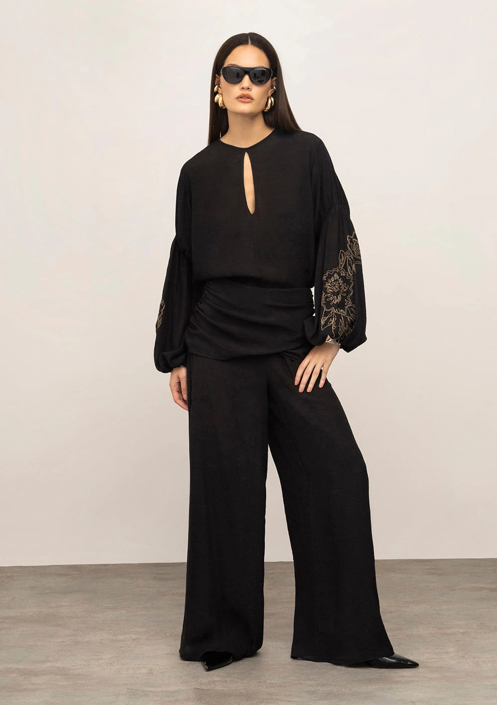 Blusa Iódice Solta Decote Careca Manga Longa Padrão Preto