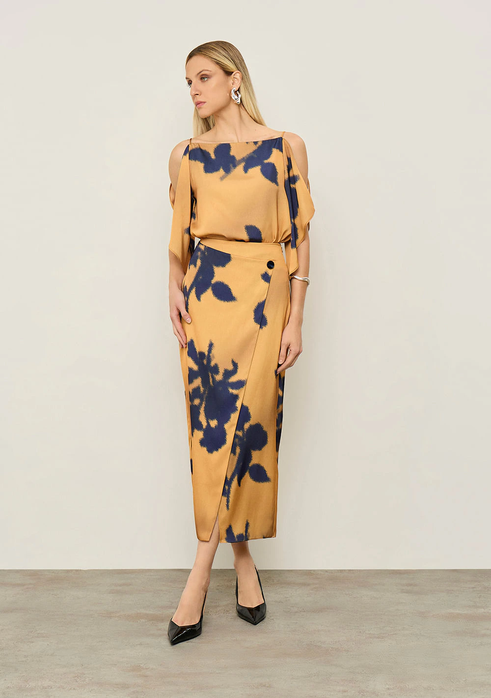 Blusa Iódice Solta Decote Reto Manga Curta Padrão Amarelo
