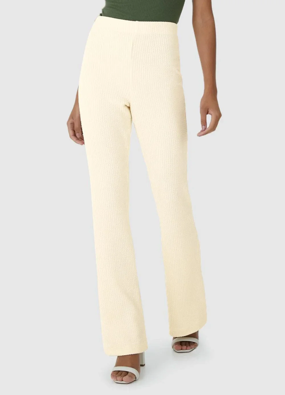 Malwee - Calça Feminina Bootcut Texturizada Bege