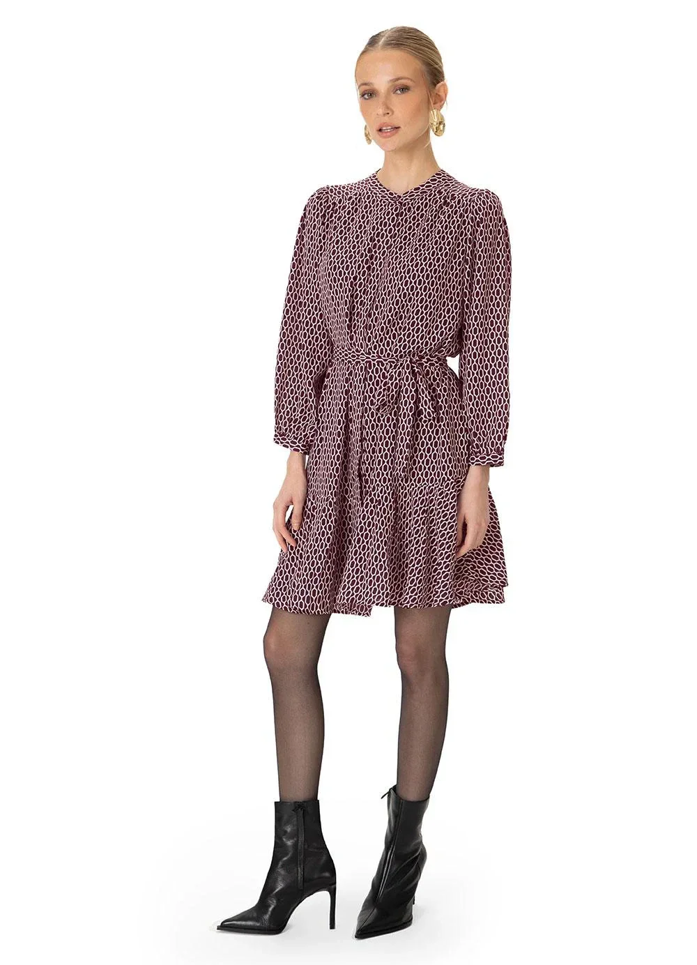 Enfim - Vestido Geométrico Curto Evasê em Crepe Bordô