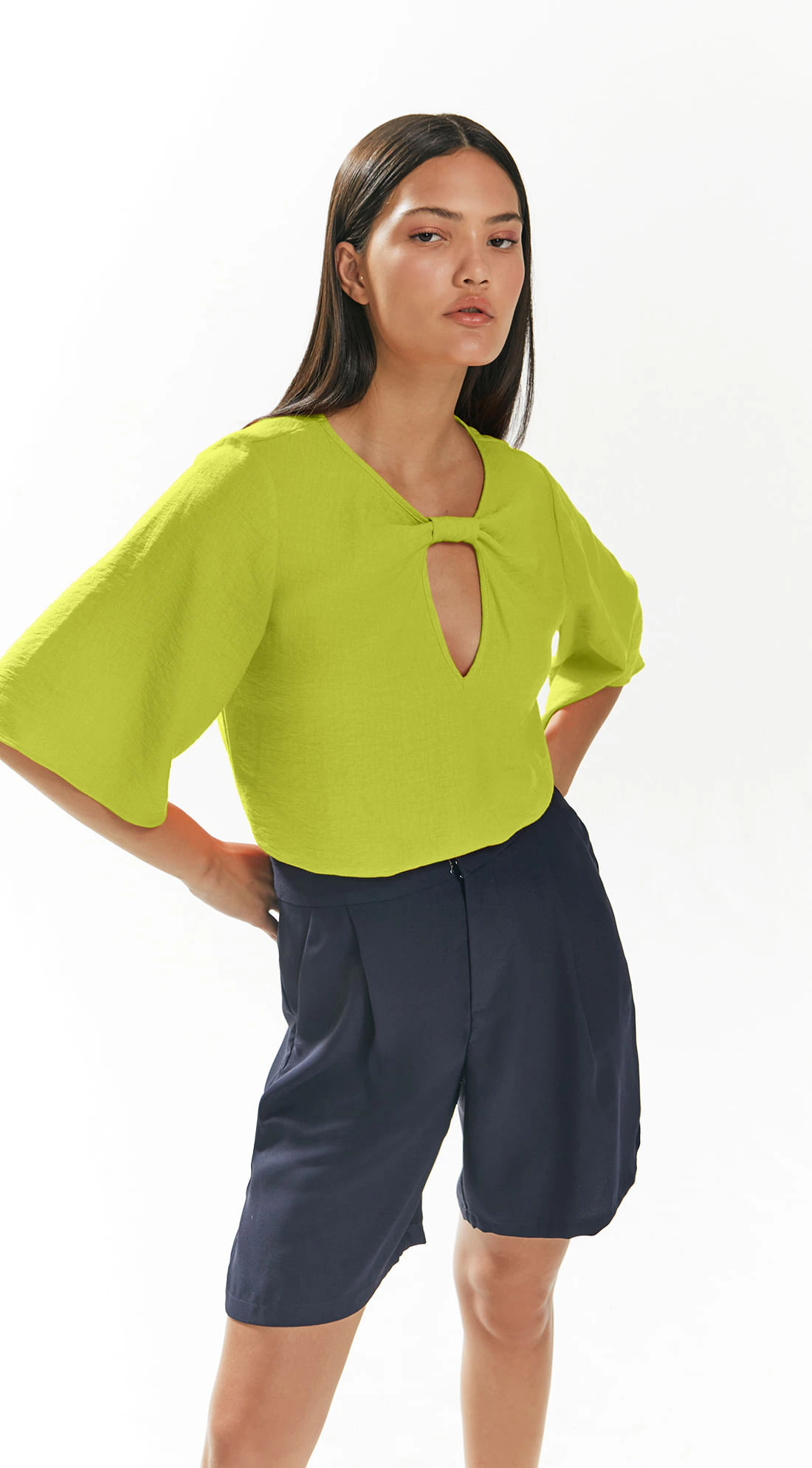 Blusa Iódice Decote Redondo Manga Curta Detalhe Decote Verde Claro