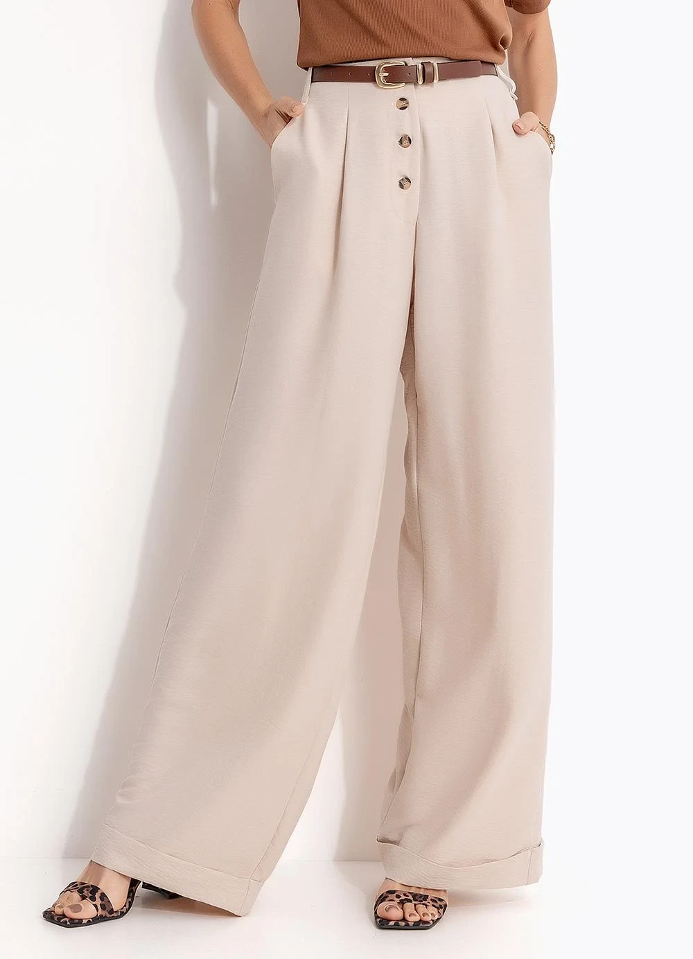 Quintess - Calça Pantalona Bege em Air Flow