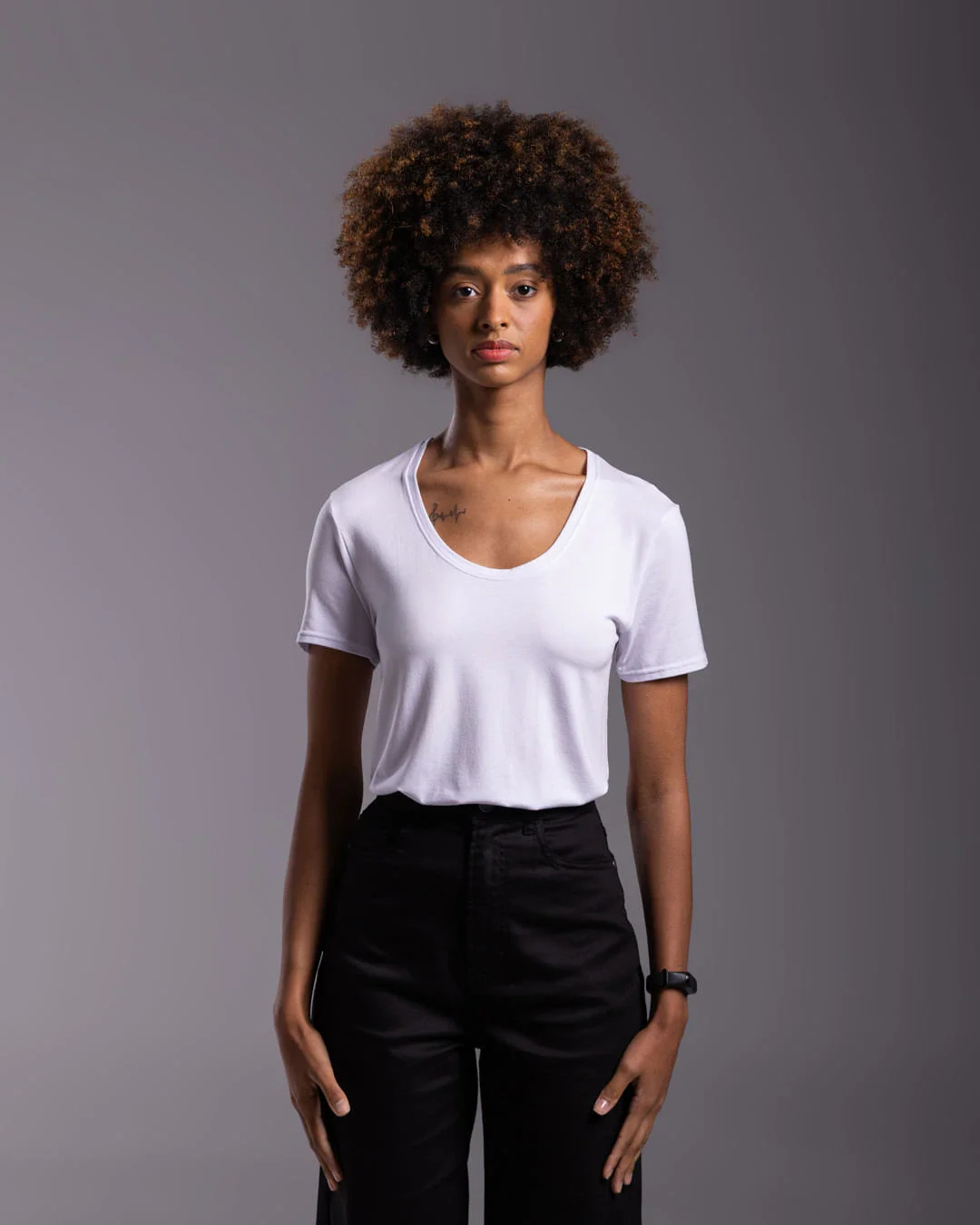 Tech T-Shirt Modal Gola U Feminina - BASICAMENTE