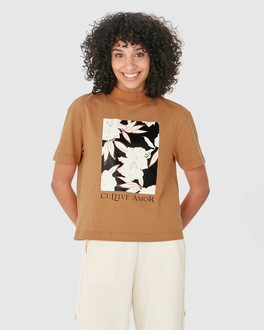 Camiseta Feminina Gola Alta Cultive Amor Em Algodão