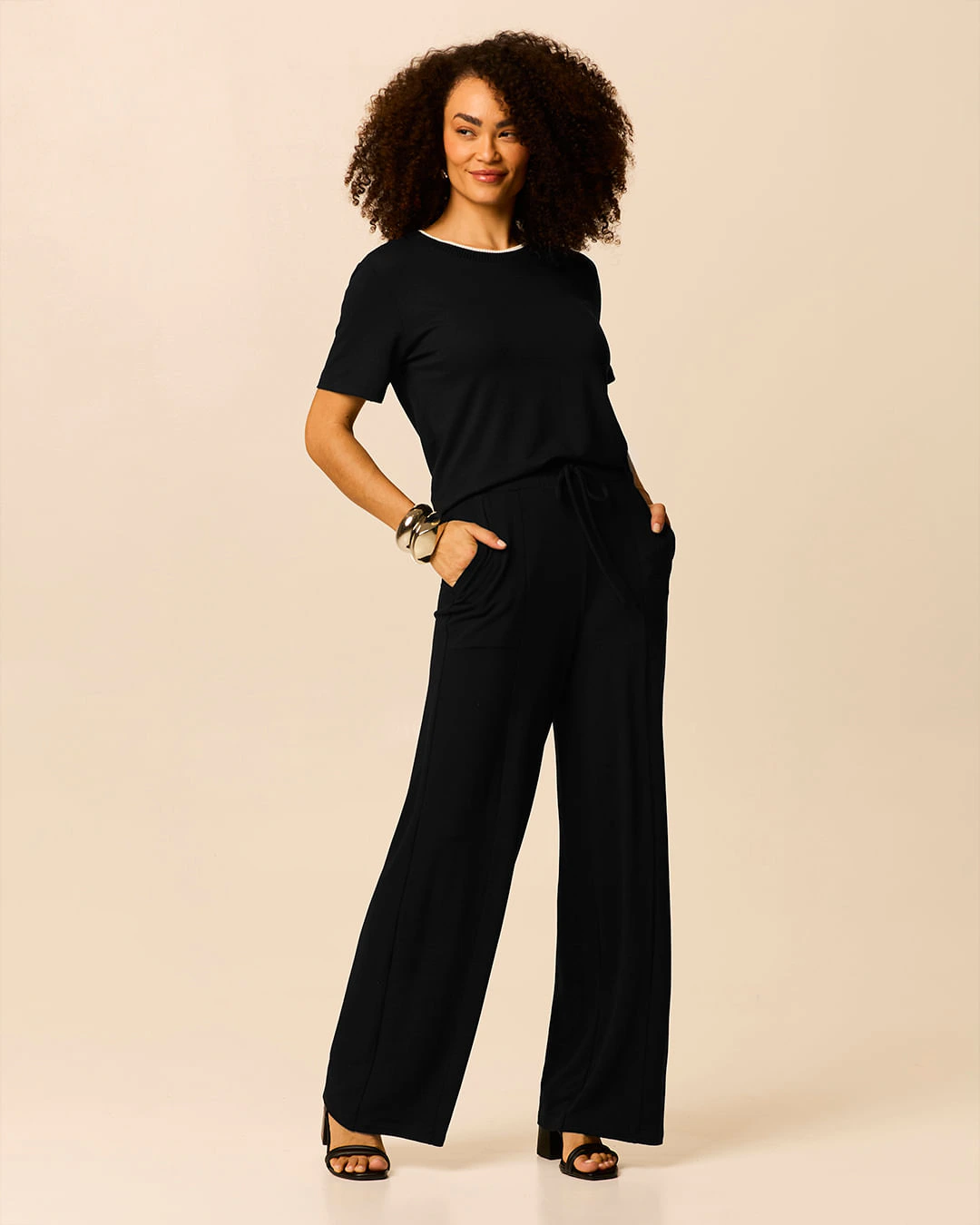 Calça Wide Leg Feminina Bolso Faca Cadarço Frontal Em Moletinho De Viscose