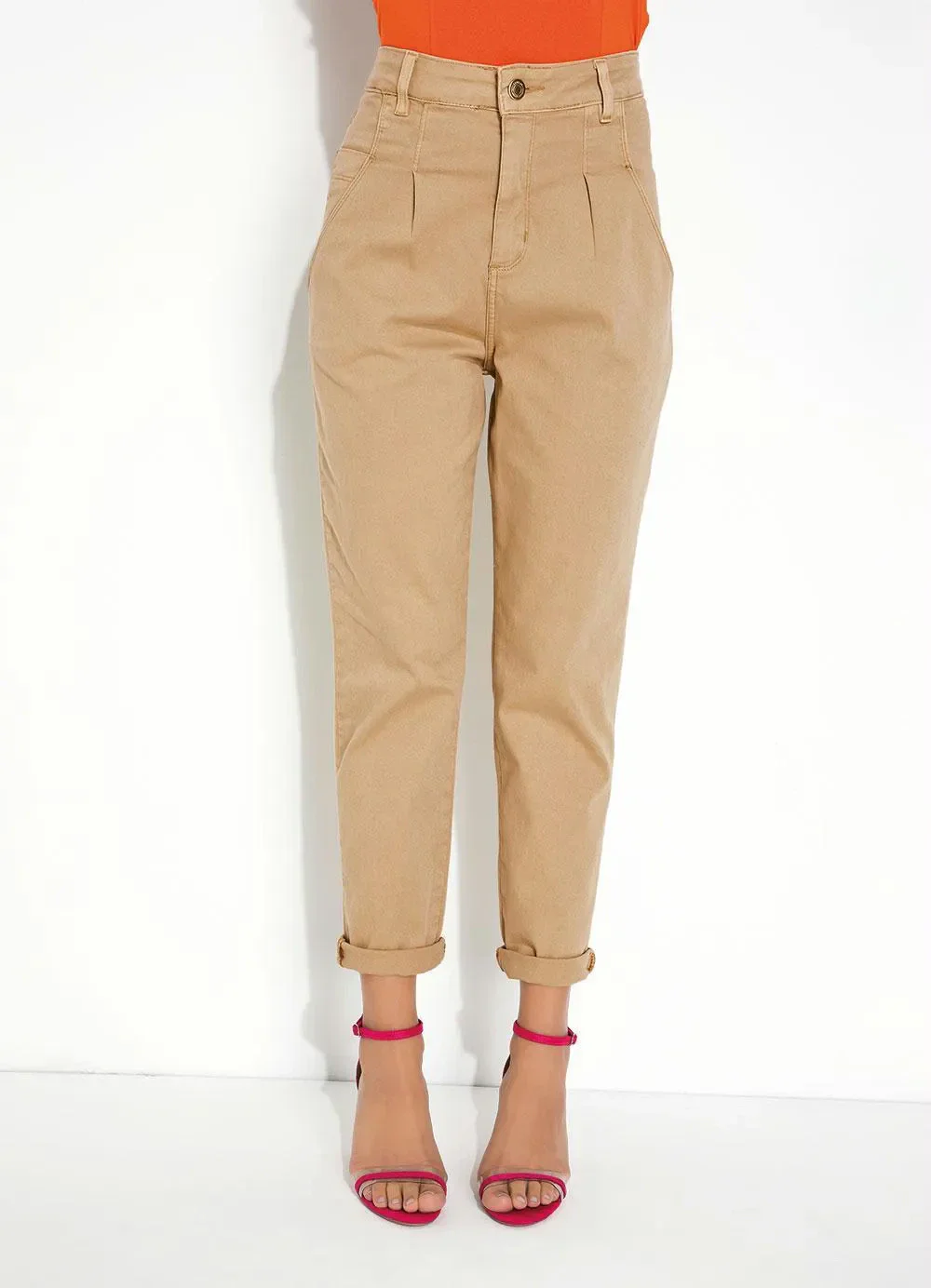Sawary Jeans - Calça Cáqui Mom Jeans com Bolsos Sawary