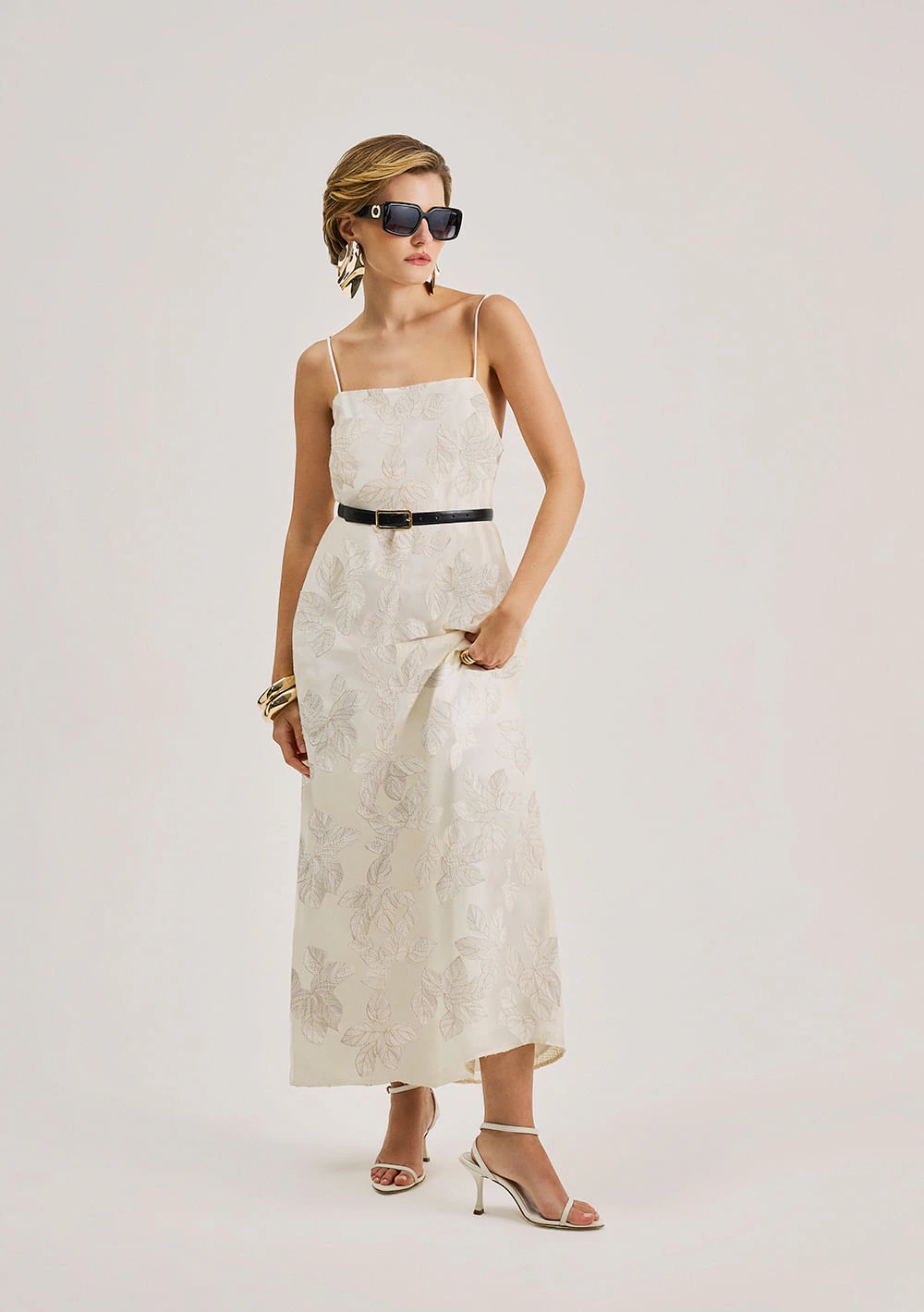 Vestido Iódice Solto Decote Careca Sem Manga Midi Off White