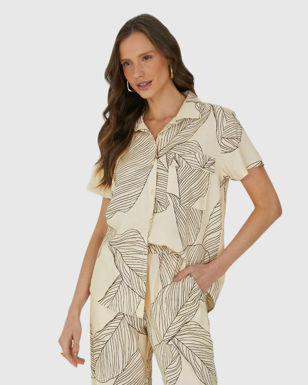 Camisa Feminina Folhagem Com Bolso Funcional Em Viscolinho