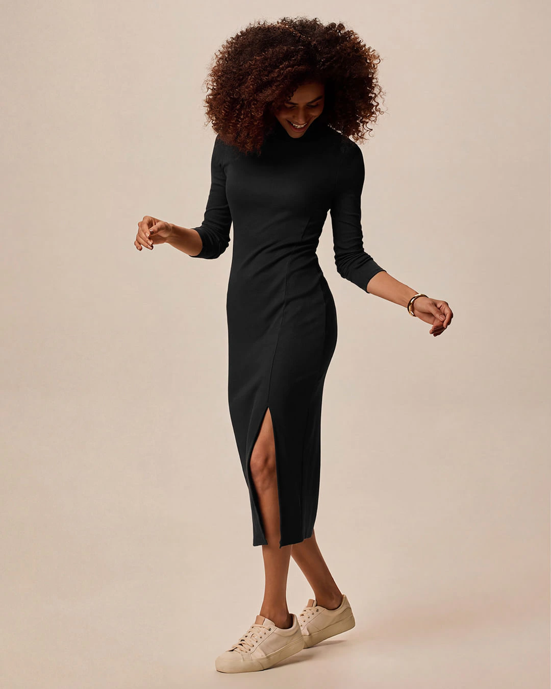 Vestido Midi Básico Feminino Gola Alta E Fenda Lateral Em Ribana Canelada