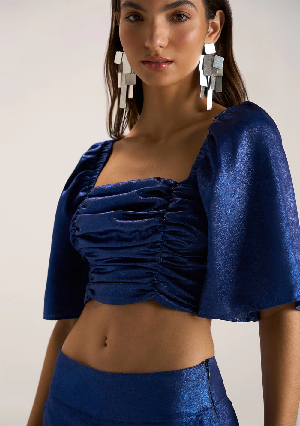 Blusa Zinco Decote Reto Manga Curta Com Franzido Azul