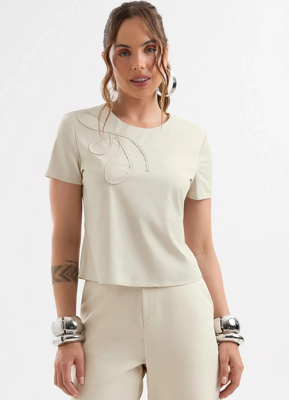 Cativa - Blusa Bordada em Tricoline Bege