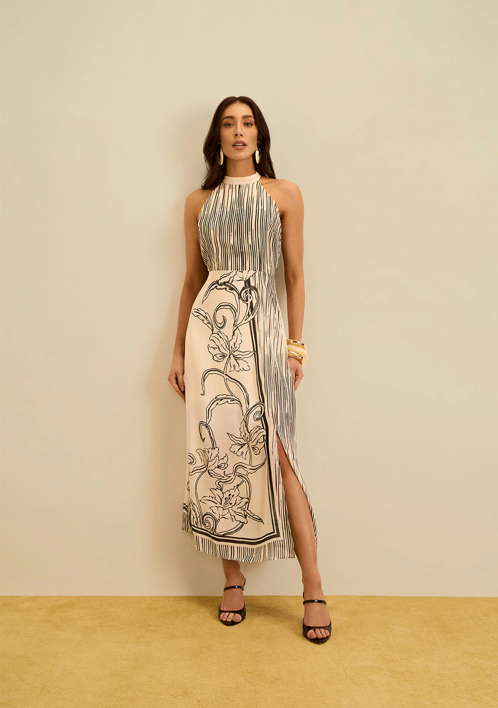 Vestido Maria.Valentina Ajustado Gola Alta Sem Manga Longo Bege
