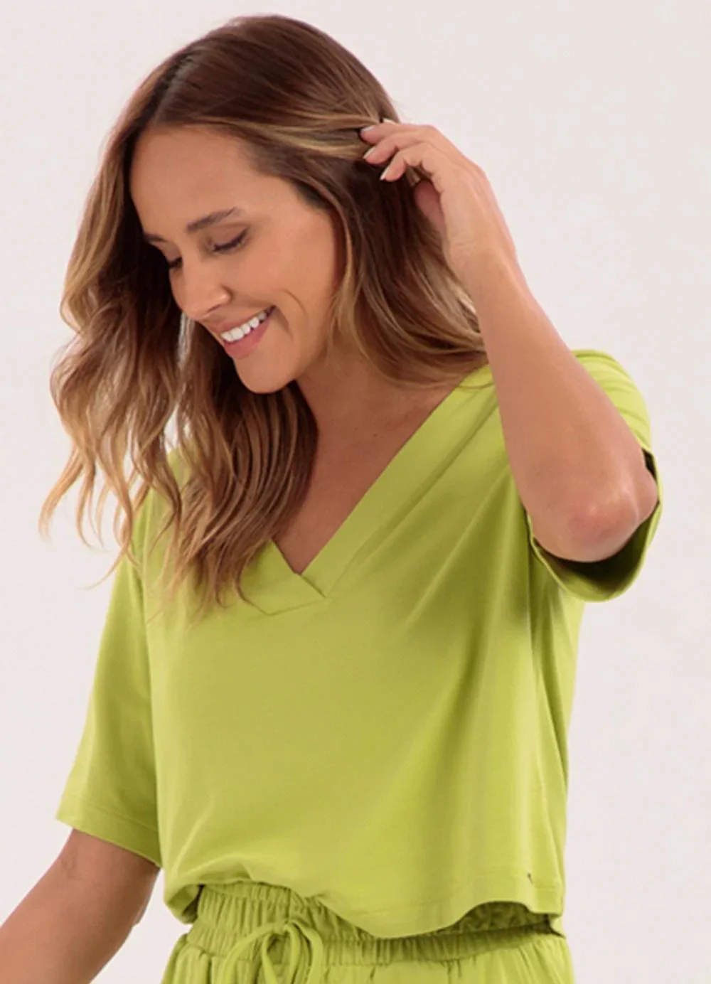 Lunender - Blusa Cropped com Decote em V Verde