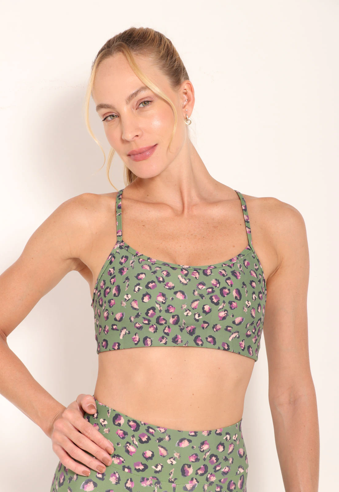 Top Fitness com Bojo Removível e Alças Finas Cruzadas - Green Leopard