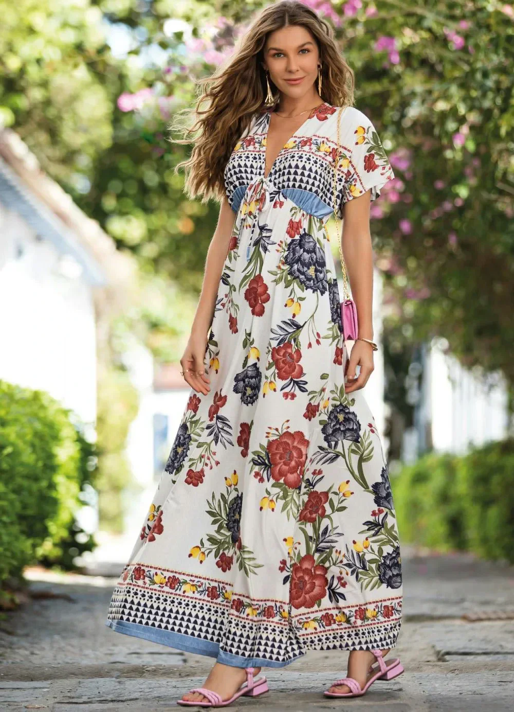 Quintess - Vestido Longo Floral Étnico com Decote Profundo