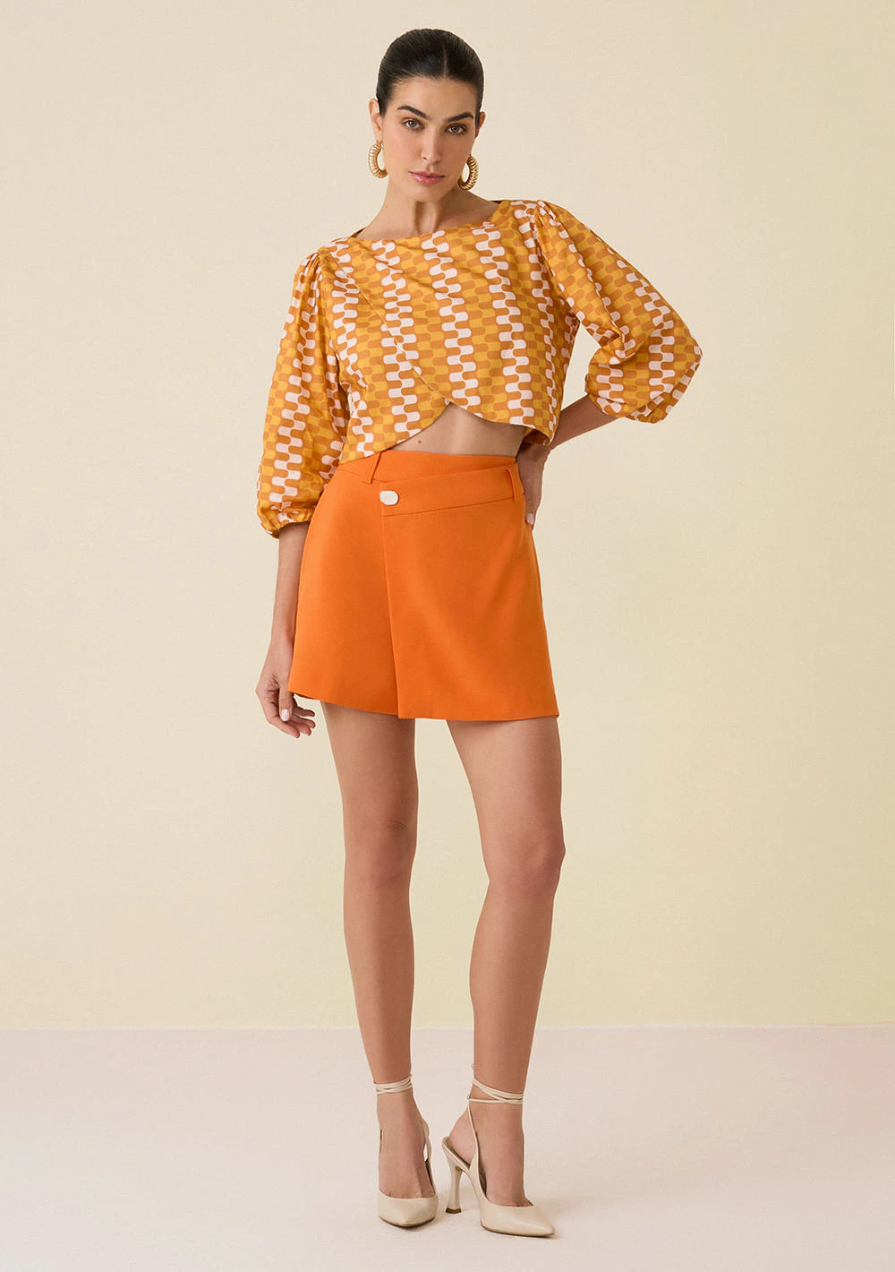Shorts Maria.Valentina Saia Detalhe Botão Laranja