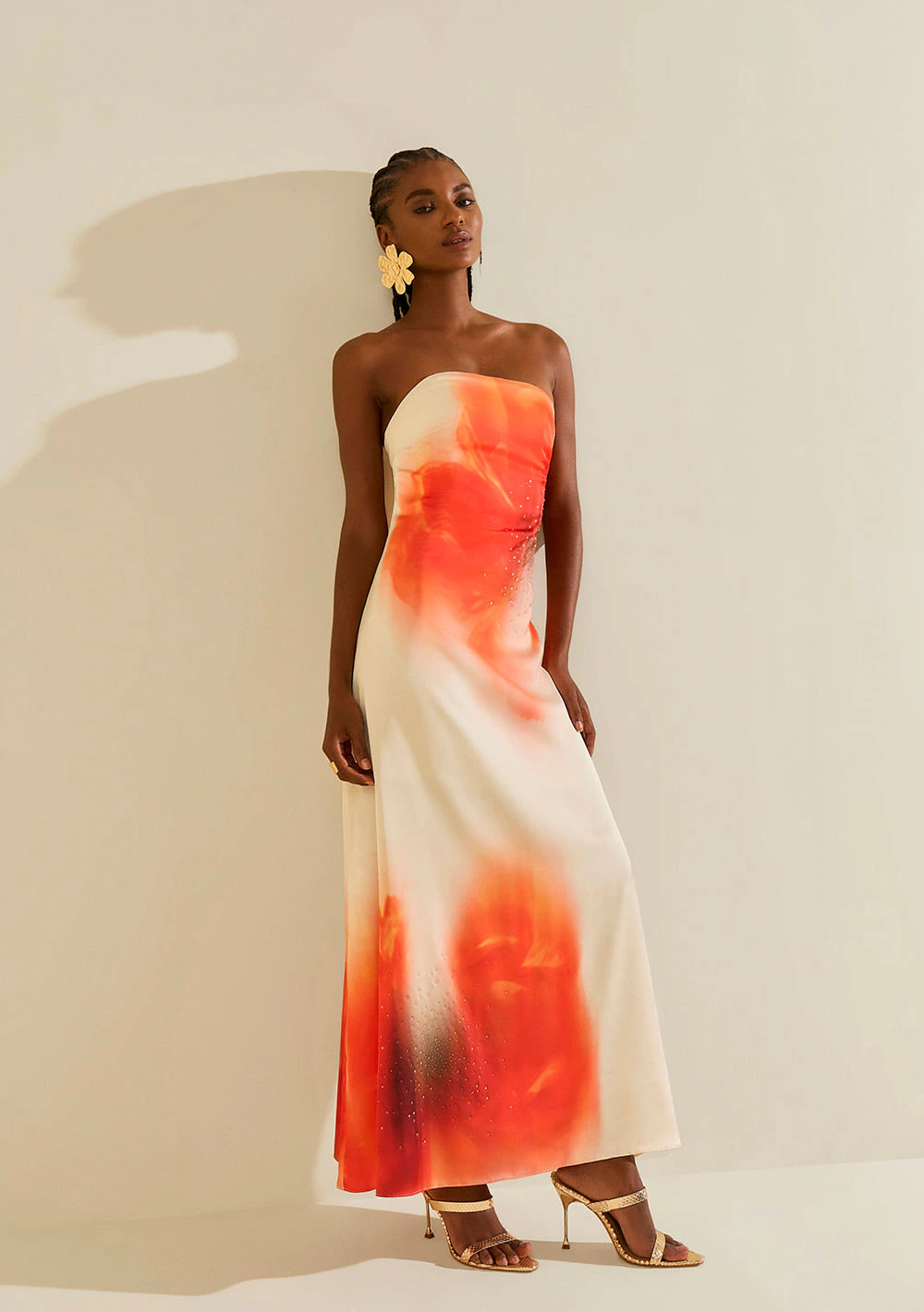 Vestido Morena Rosa Solto Decote Reto Sem Manga Longo Bege